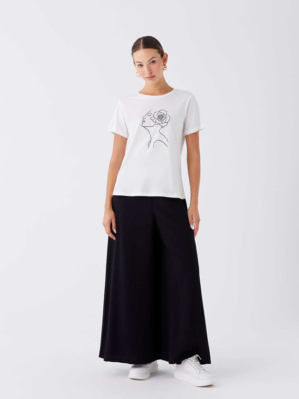 تيشيرت نسائي بأكمام قصيرة وياقة دائرية مطبوع-2