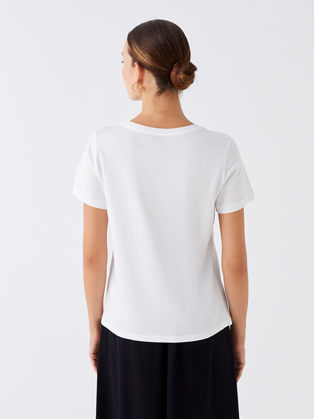 تيشيرت نسائي بأكمام قصيرة وياقة دائرية مطبوع-4