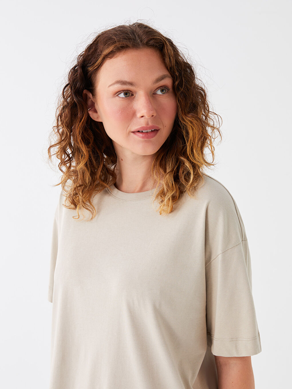 Bej Bisiklet Yaka Düz Kısa Kollu Kadın Tişört-2