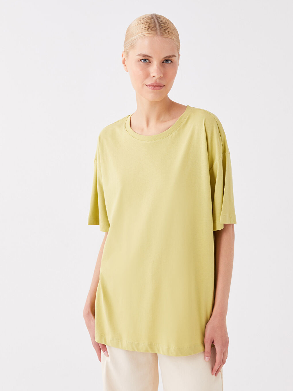 تي شيرت سادة بياقة دائرية بأكمام قصيرة للسيدات