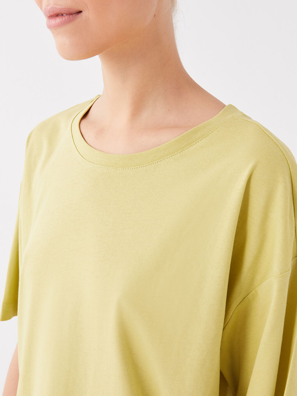 تي شيرت سادة بياقة دائرية بأكمام قصيرة للسيدات-3