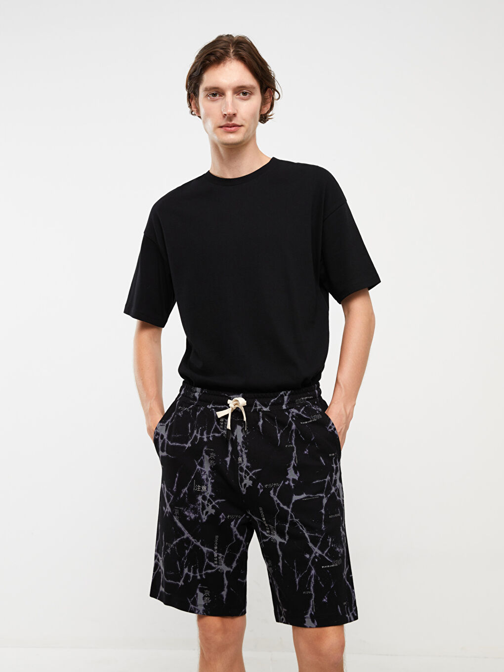 Siyah Standart Kalıp Erkek Bermuda Şort