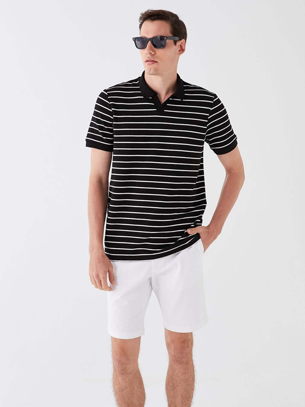 Beyaz Polo Yaka Kısa Kollu Çizgili Erkek Tişört
