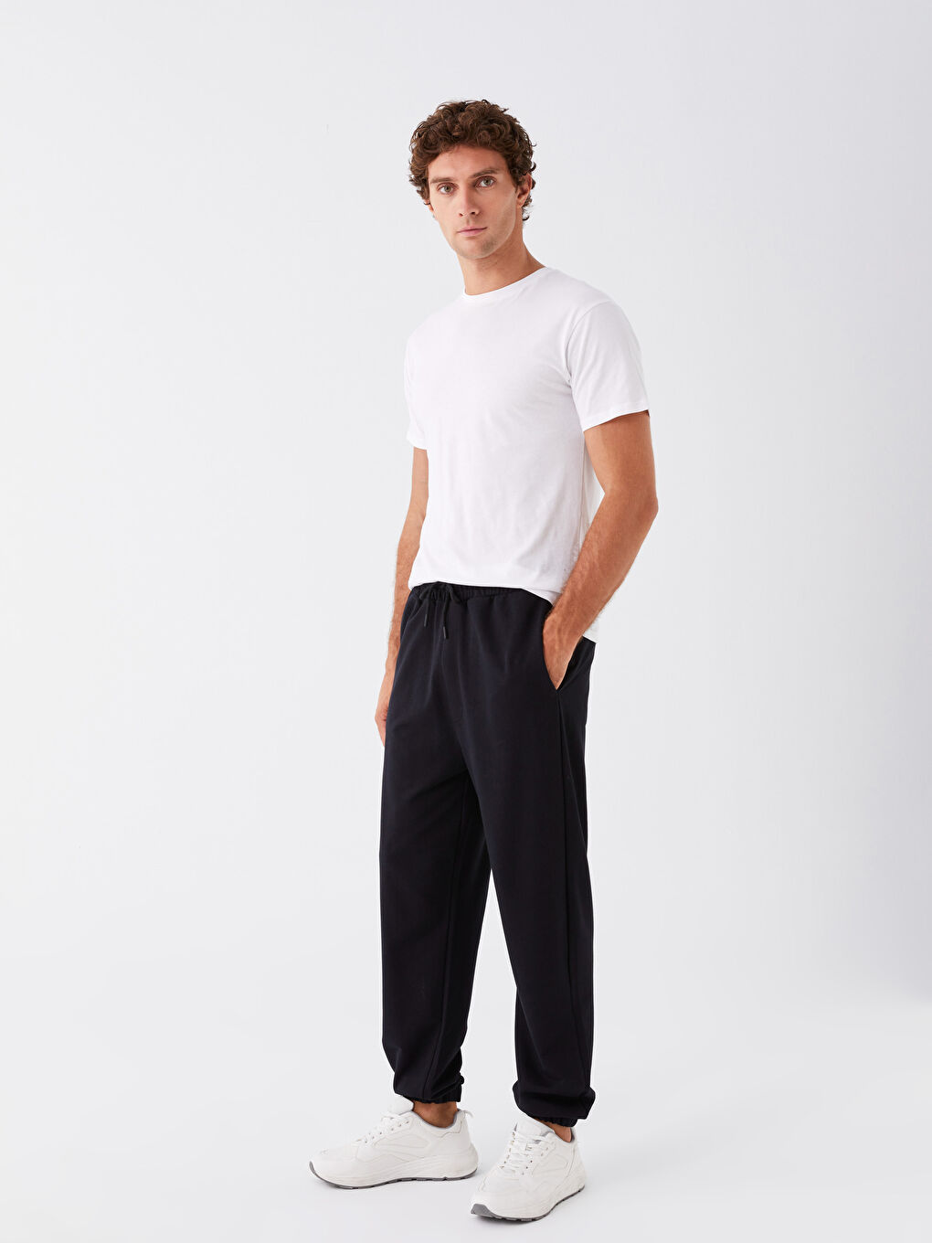 Siyah Rahat Kalıp Erkek Jogger Eşofman Altı