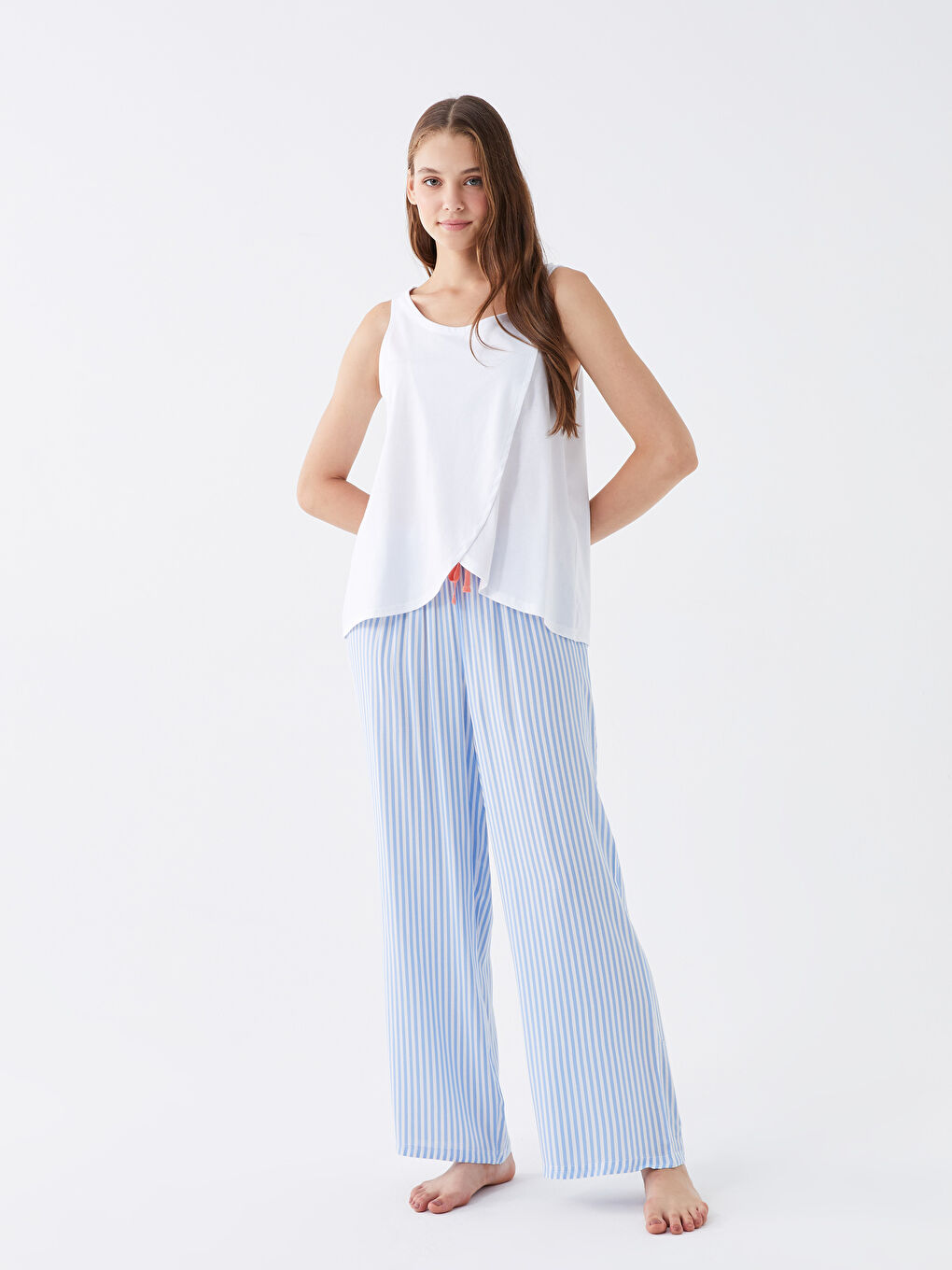 Mavi U Yaka Çizgili Kadın Kaprili Pijama Takımı