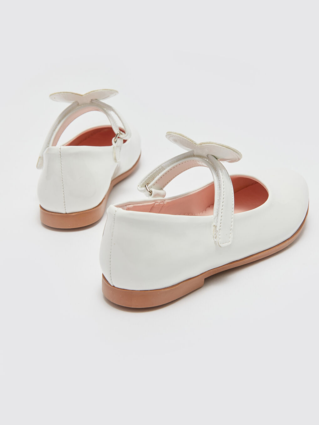 Beyaz Rugan Deri Cırt Cırtlı Kız Çocuk Babet-3