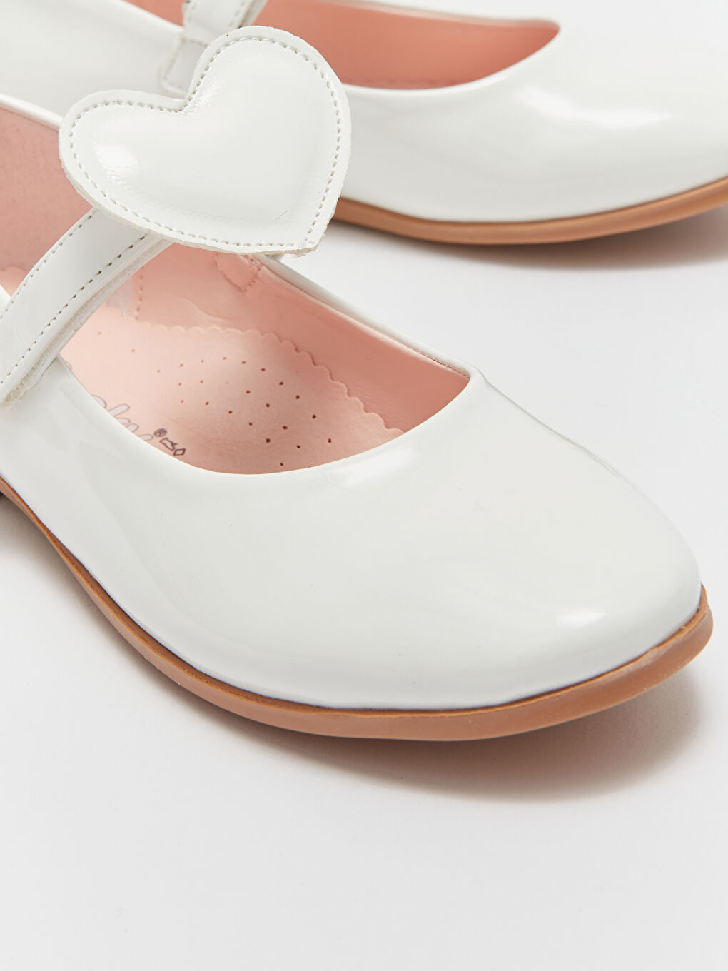 Beyaz Rugan Deri Cırt Cırtlı Kız Çocuk Babet-4