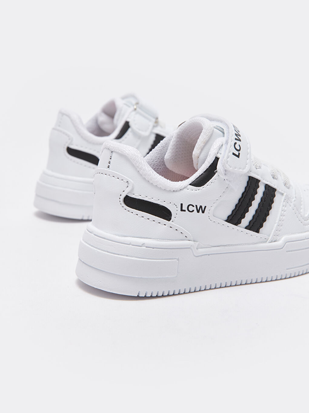 LCW ECO Beyaz Cırt Cırtlı Erkek Çocuk Spor Ayakkabı - 4