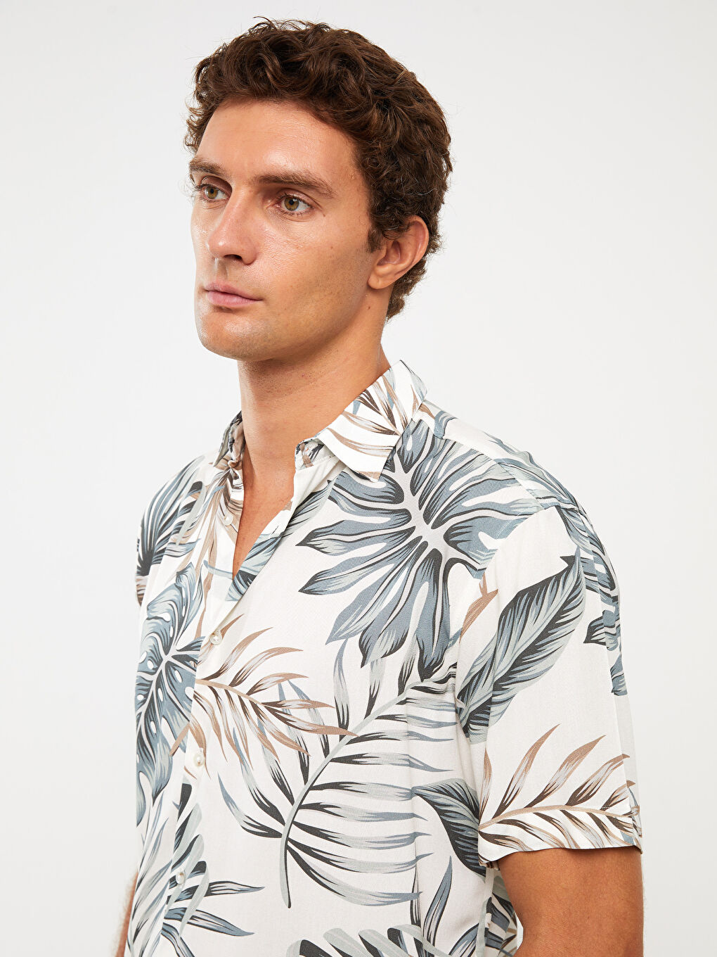 Beyaz Regular Fit Kısa Kollu Desenli Viskon Erkek Gömlek-3