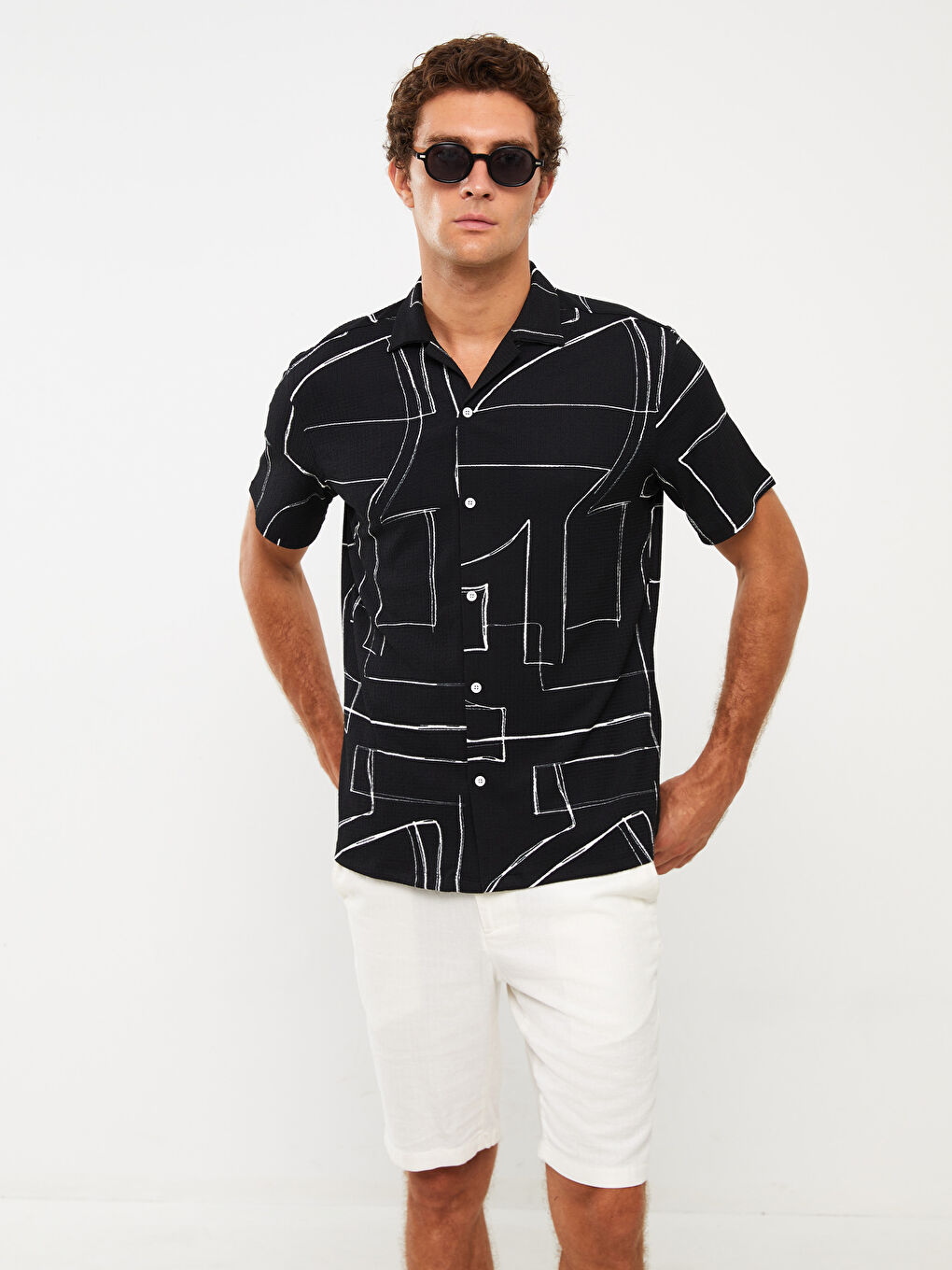 Siyah Regular Fit Kısa Kollu Desenli Erkek Gömlek