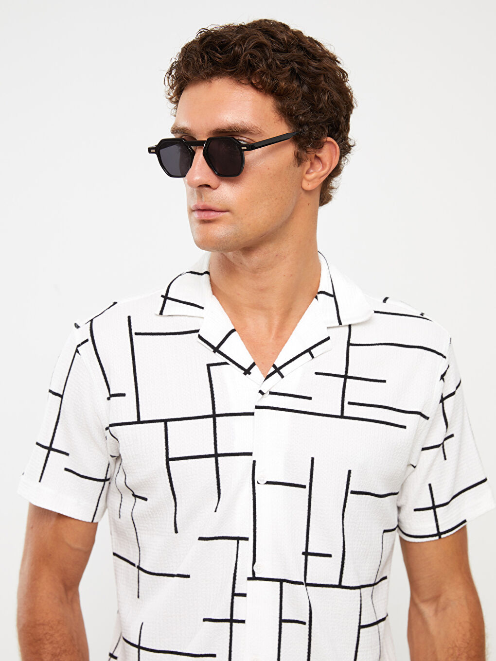 Beyaz Regular Fit Kısa Kollu Desenli Erkek Gömlek-1