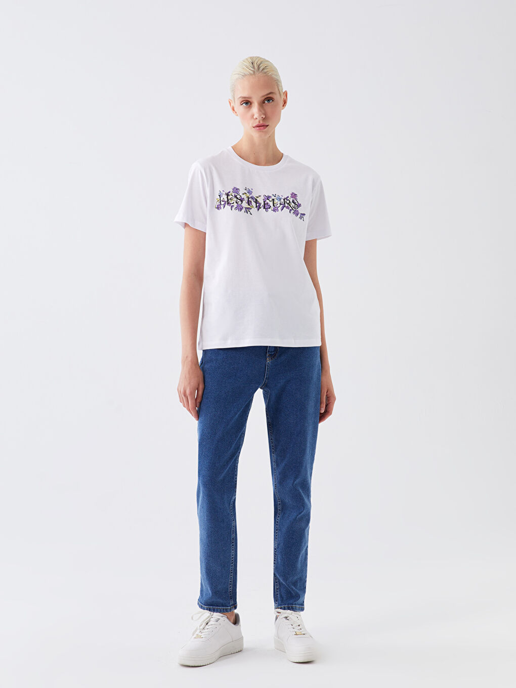 تيشيرت نسائي بأكمام قصيرة وياقة دائرية مطبوع-2