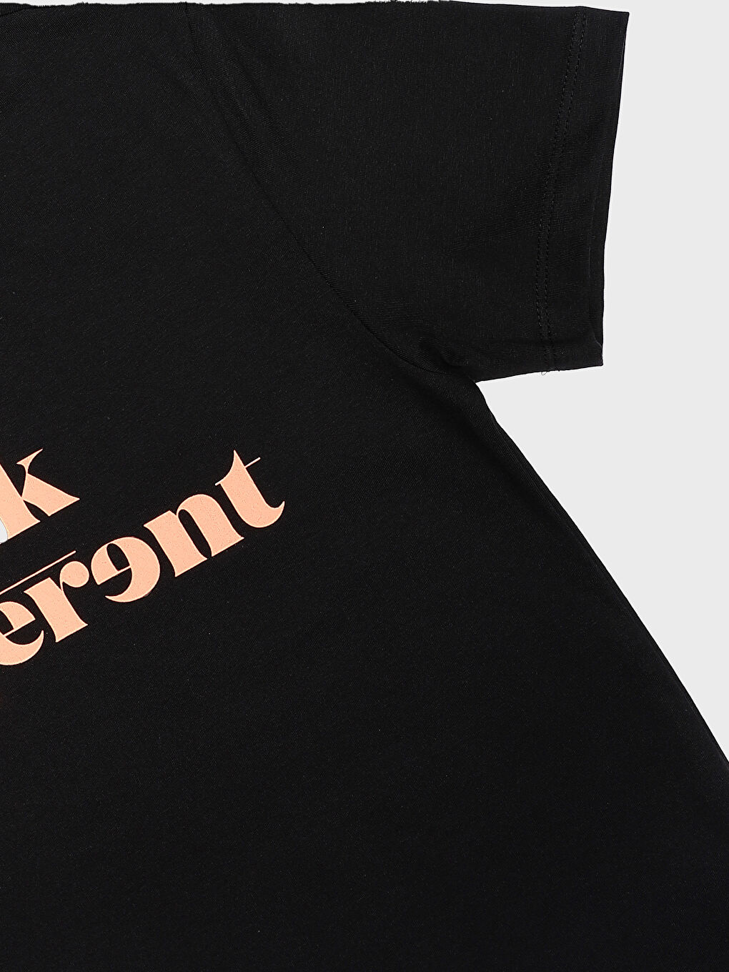 تيشيرت نسائي بأكمام قصيرة وياقة دائرية مطبوع-2