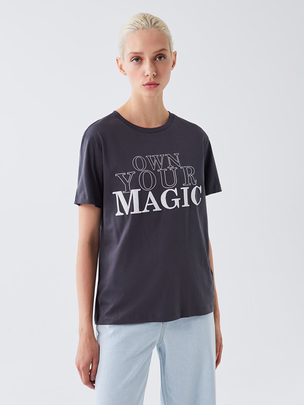 تيشيرت نسائي بأكمام قصيرة وياقة دائرية مطبوع