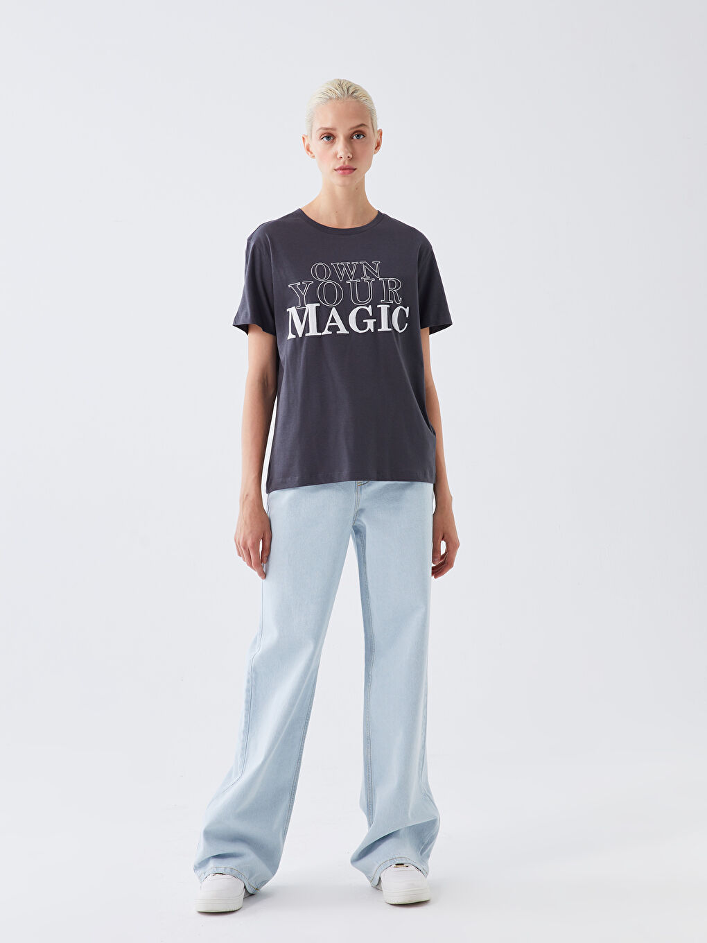 تيشيرت نسائي بأكمام قصيرة وياقة دائرية مطبوع-2