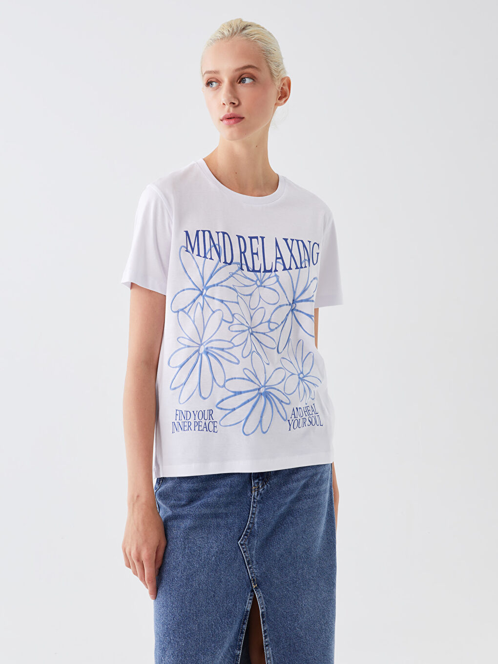 تيشيرت نسائي بأكمام قصيرة وياقة دائرية مطبوع-1