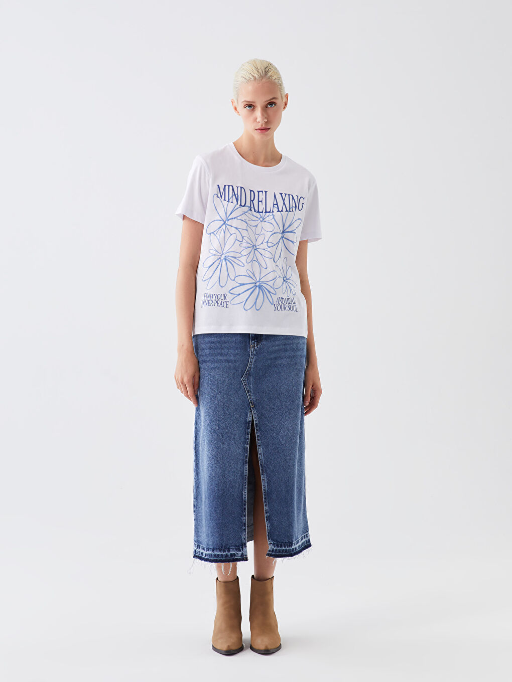 تيشيرت نسائي بأكمام قصيرة وياقة دائرية مطبوع-2