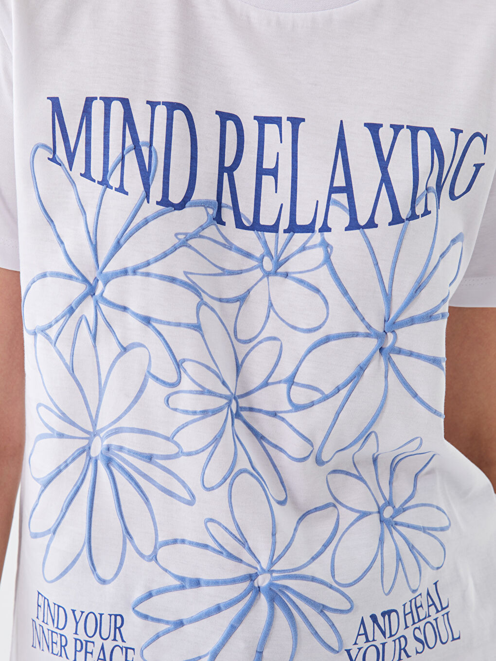 تيشيرت نسائي بأكمام قصيرة وياقة دائرية مطبوع-3