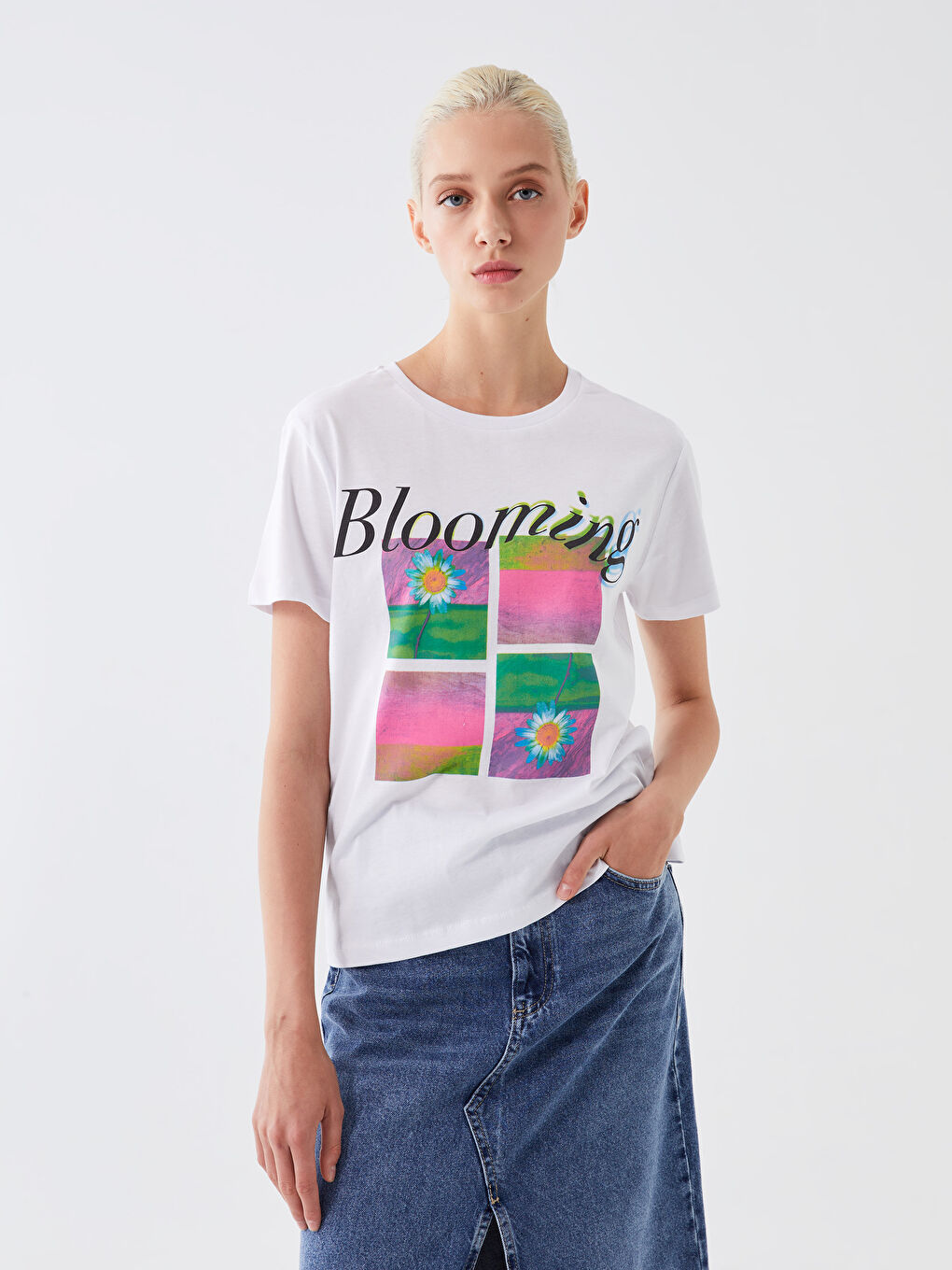 تيشيرت نسائي بأكمام قصيرة وياقة دائرية مطبوع