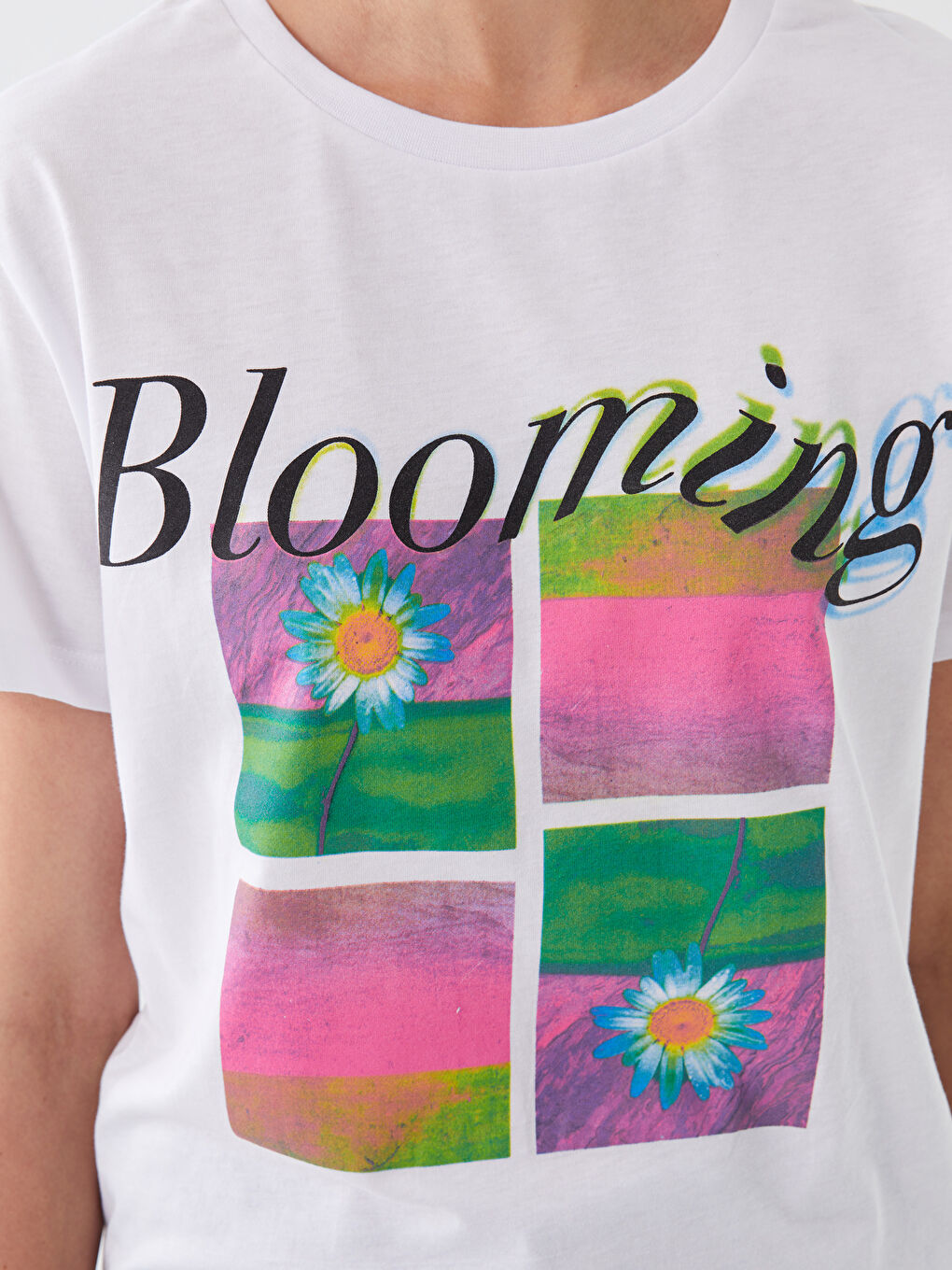 تيشيرت نسائي بأكمام قصيرة وياقة دائرية مطبوع-3