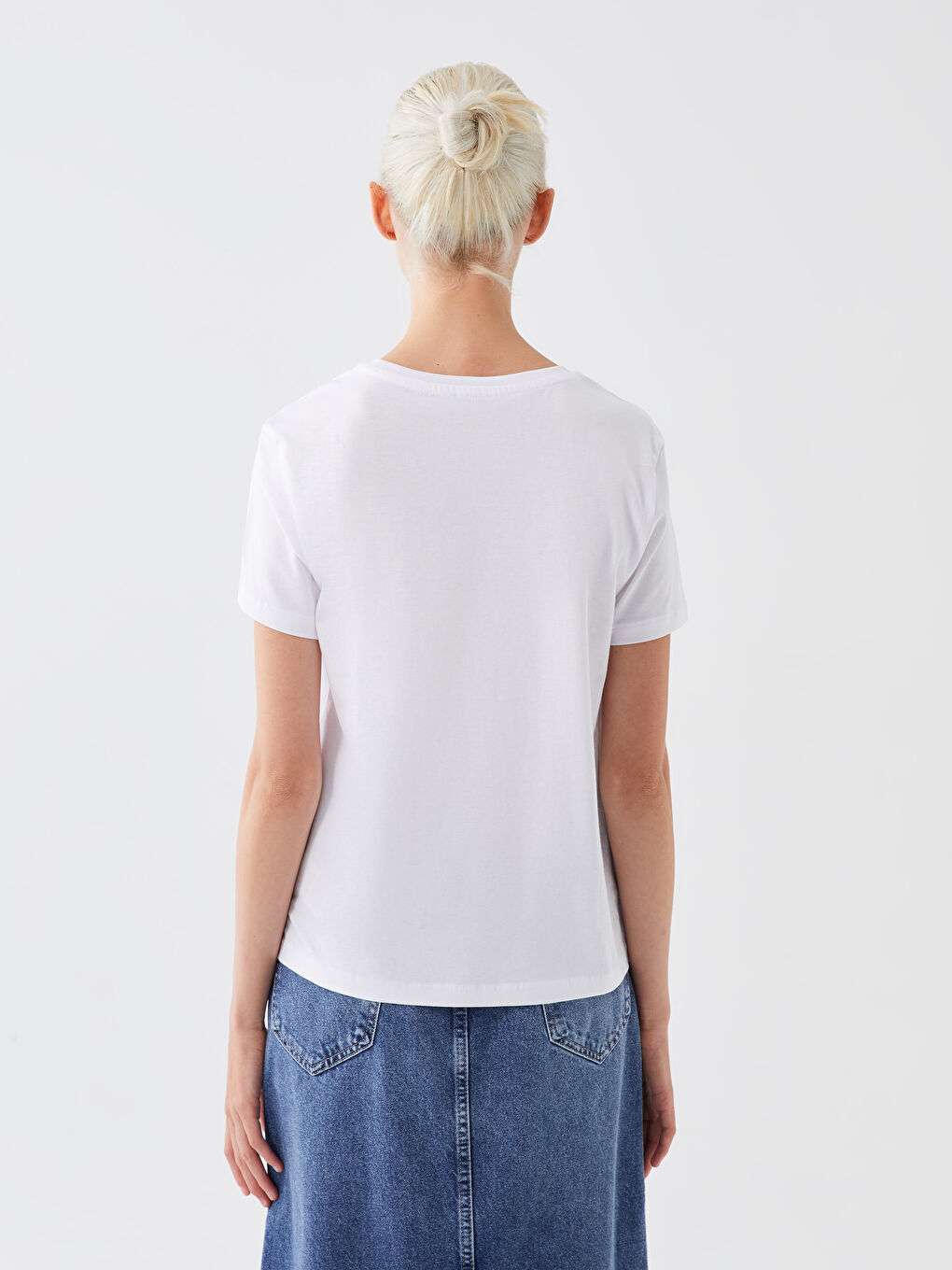 تيشيرت نسائي بأكمام قصيرة وياقة دائرية مطبوع-4