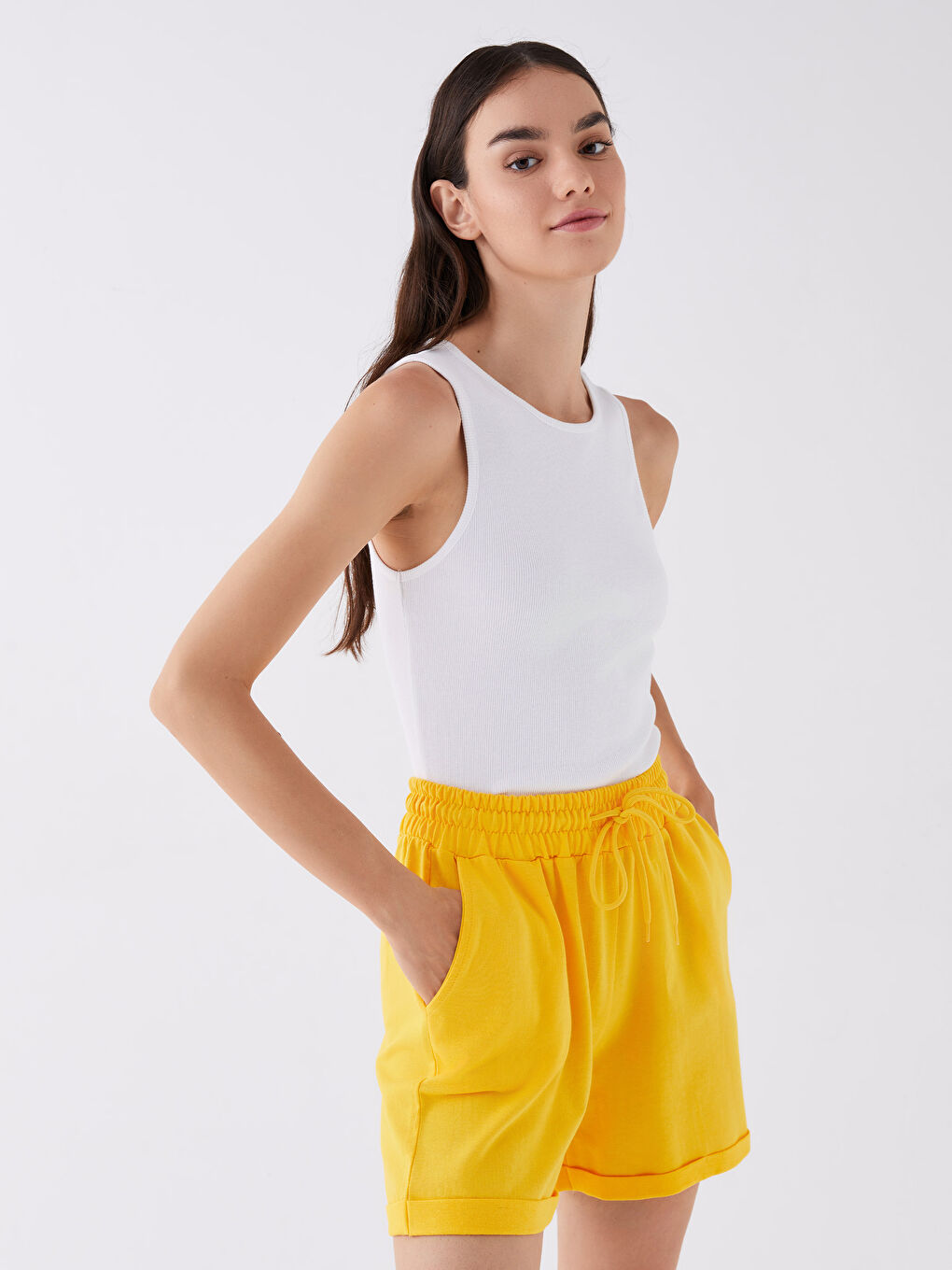 Sarı Beli Lastikli Kadın Şort-2