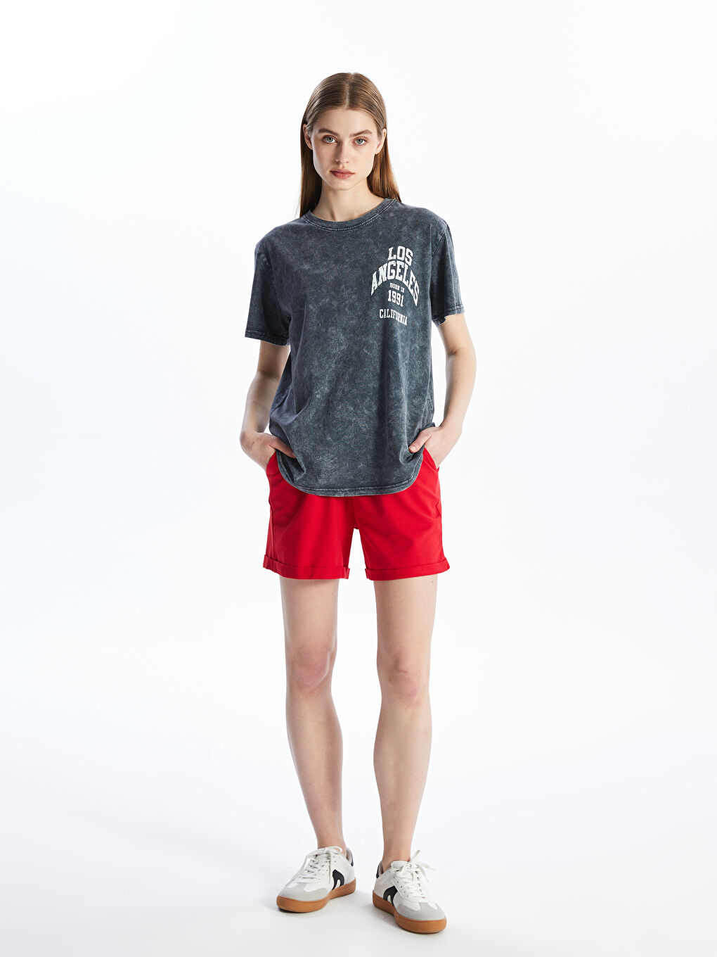 Kırmızı Beli Lastikli Kadın Şort