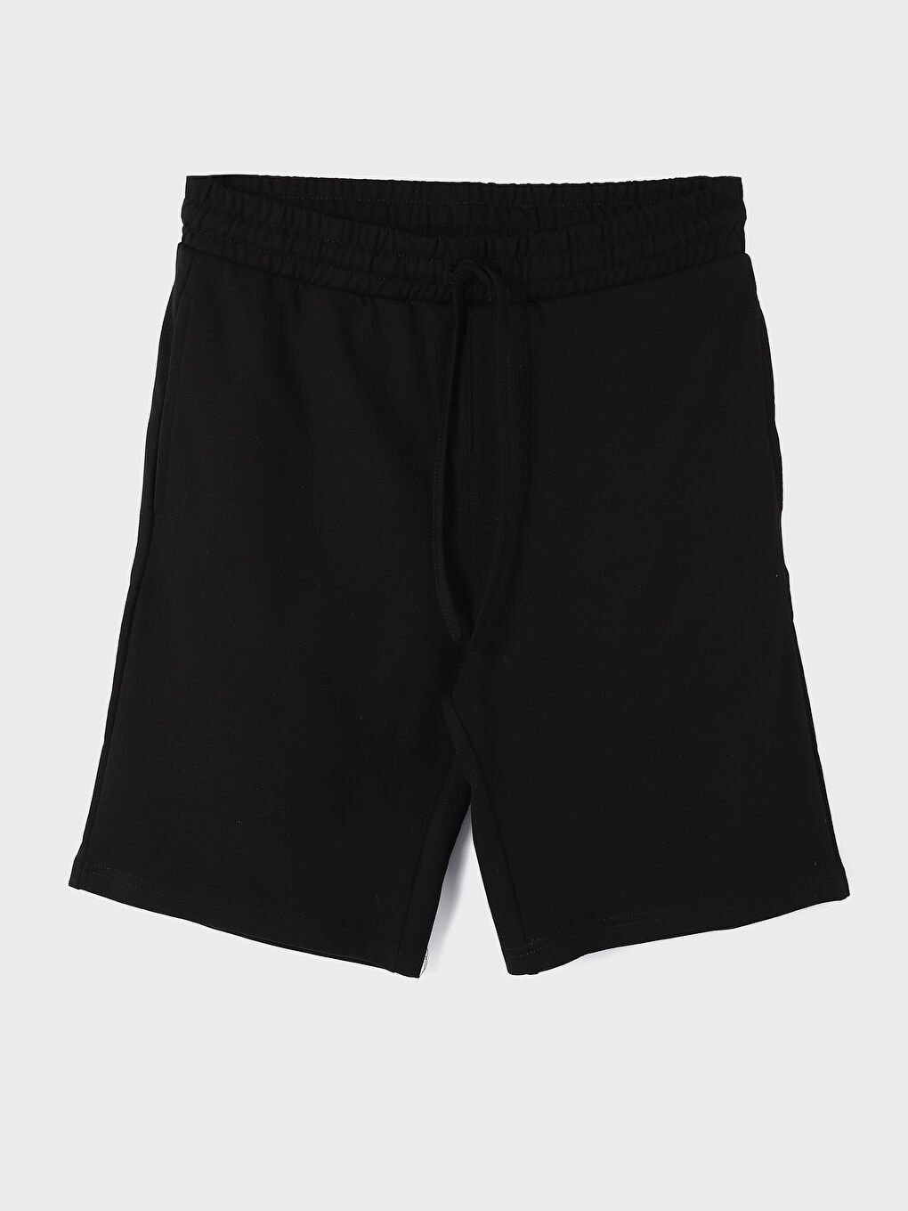 شورت للرجال بقصة رفيعة