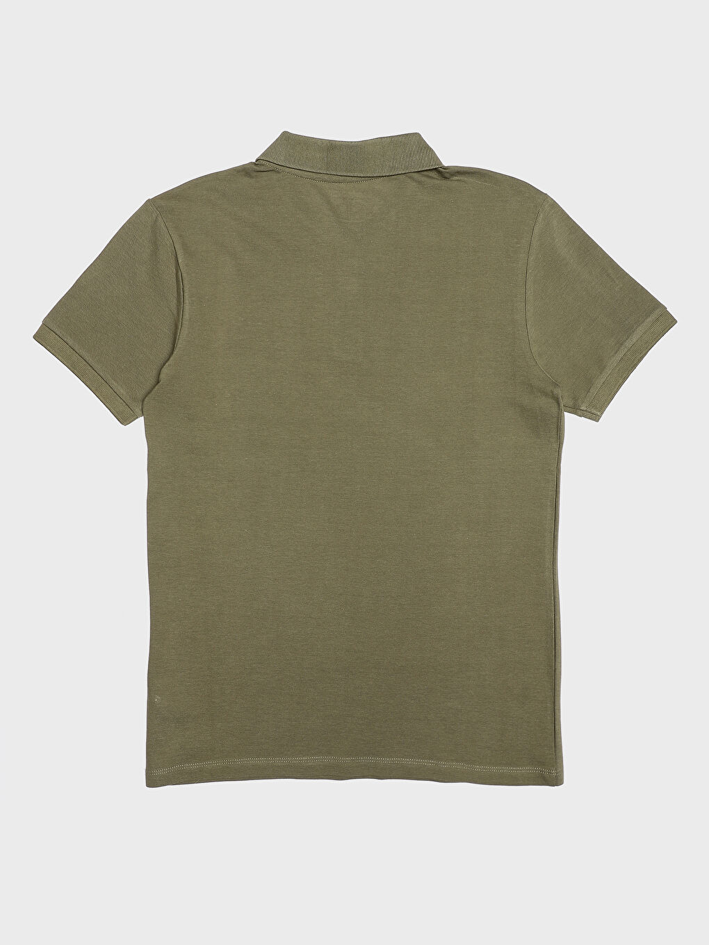 تي شيرت رجالي بياقة بولو بأزرار وكم قصير-1