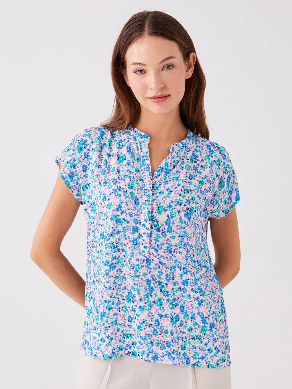 Karışık Kaçık Yaka Desenli Kısa Kollu Kadın Bluz-1