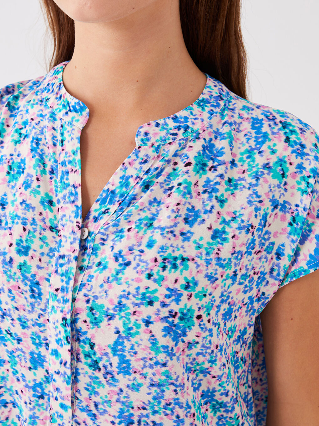 Karışık Kaçık Yaka Desenli Kısa Kollu Kadın Bluz-3