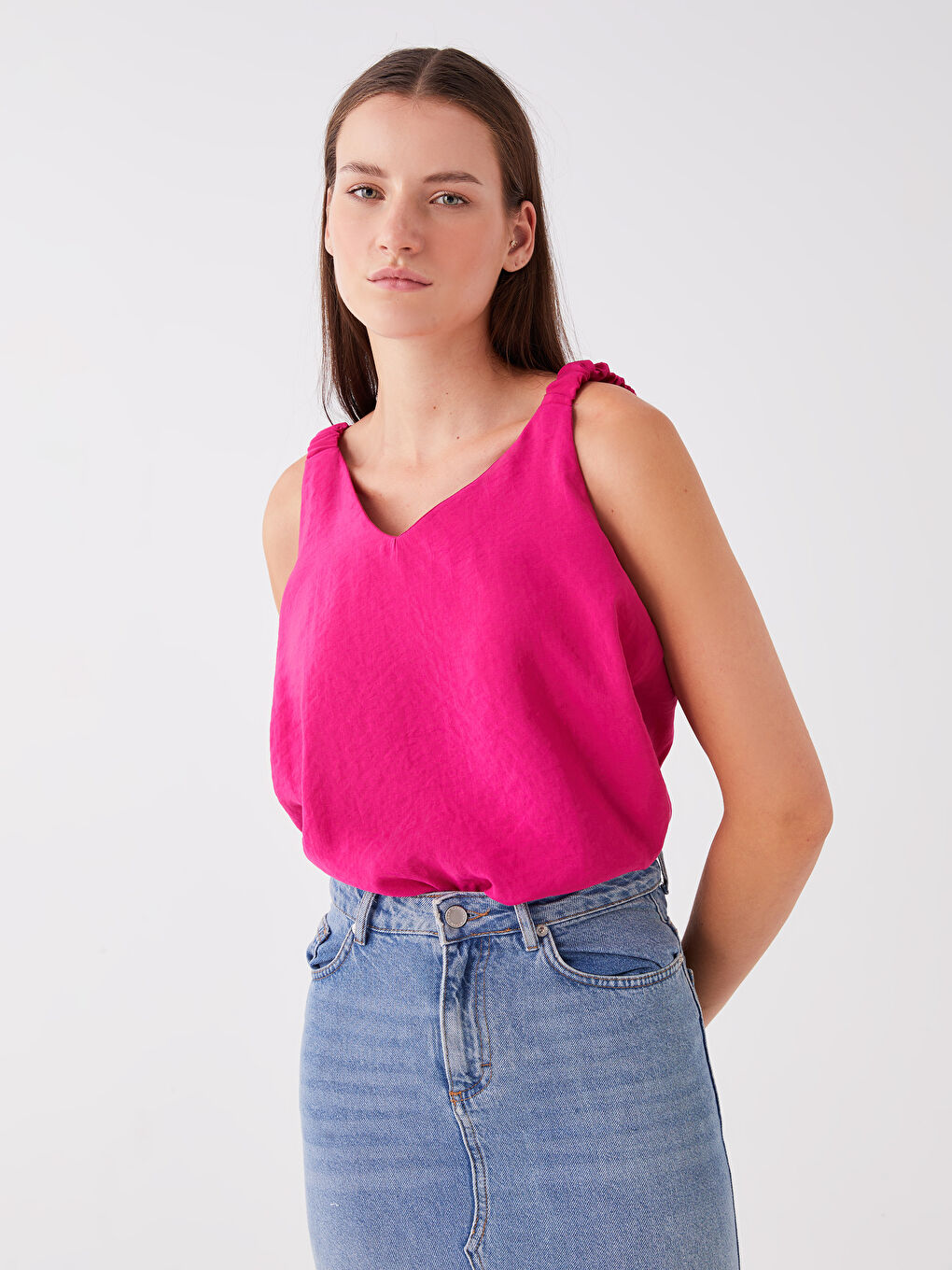 Pembe V Yaka Düz Askılı Kadın Bluz