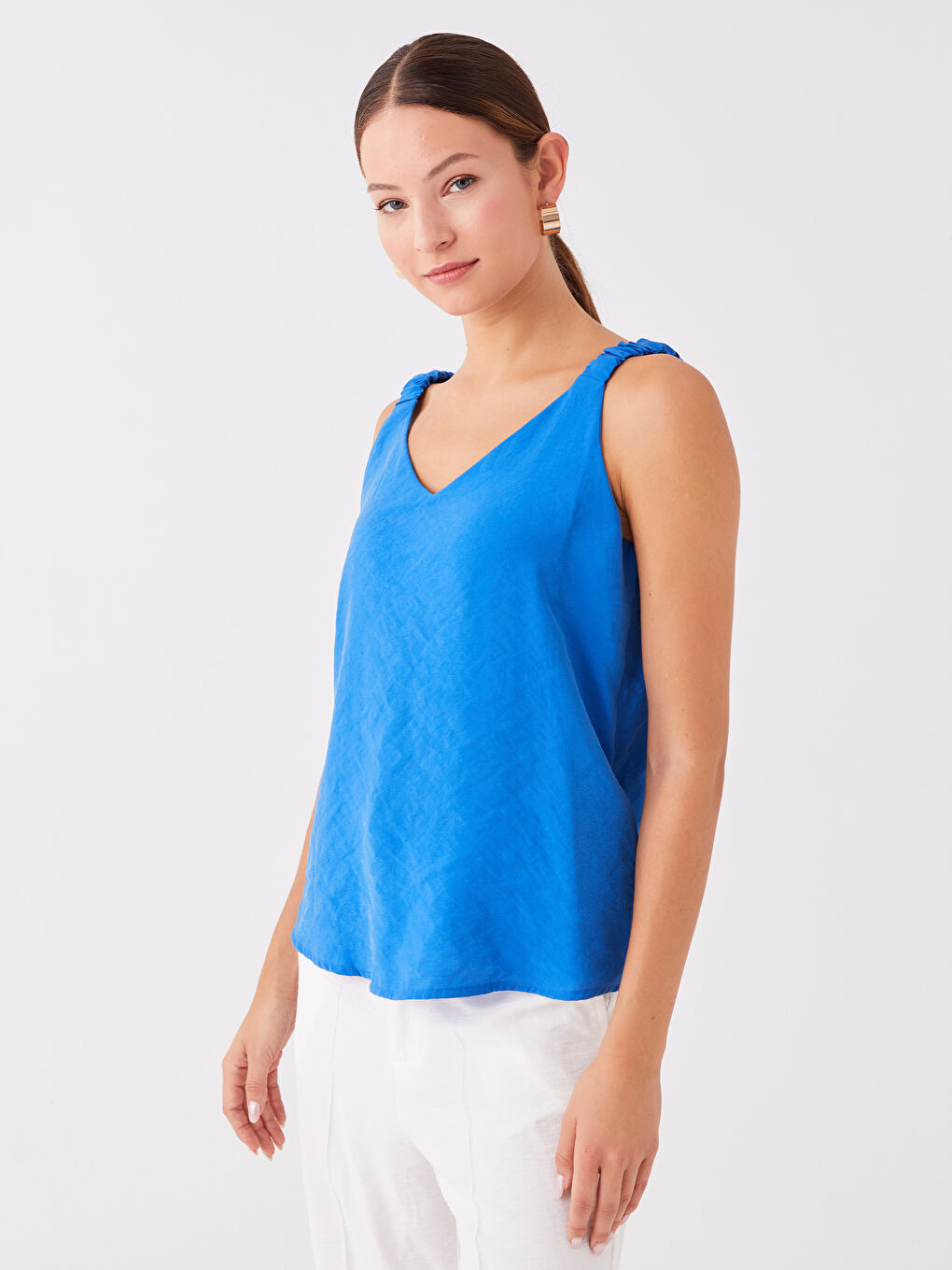 Mavi V Yaka Düz Askılı Kadın Bluz