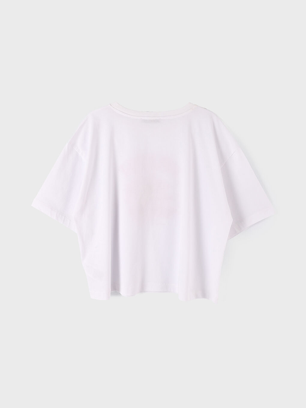 توب قصير مطبوع بياقة دائرية وكم قصير للسيدات-3