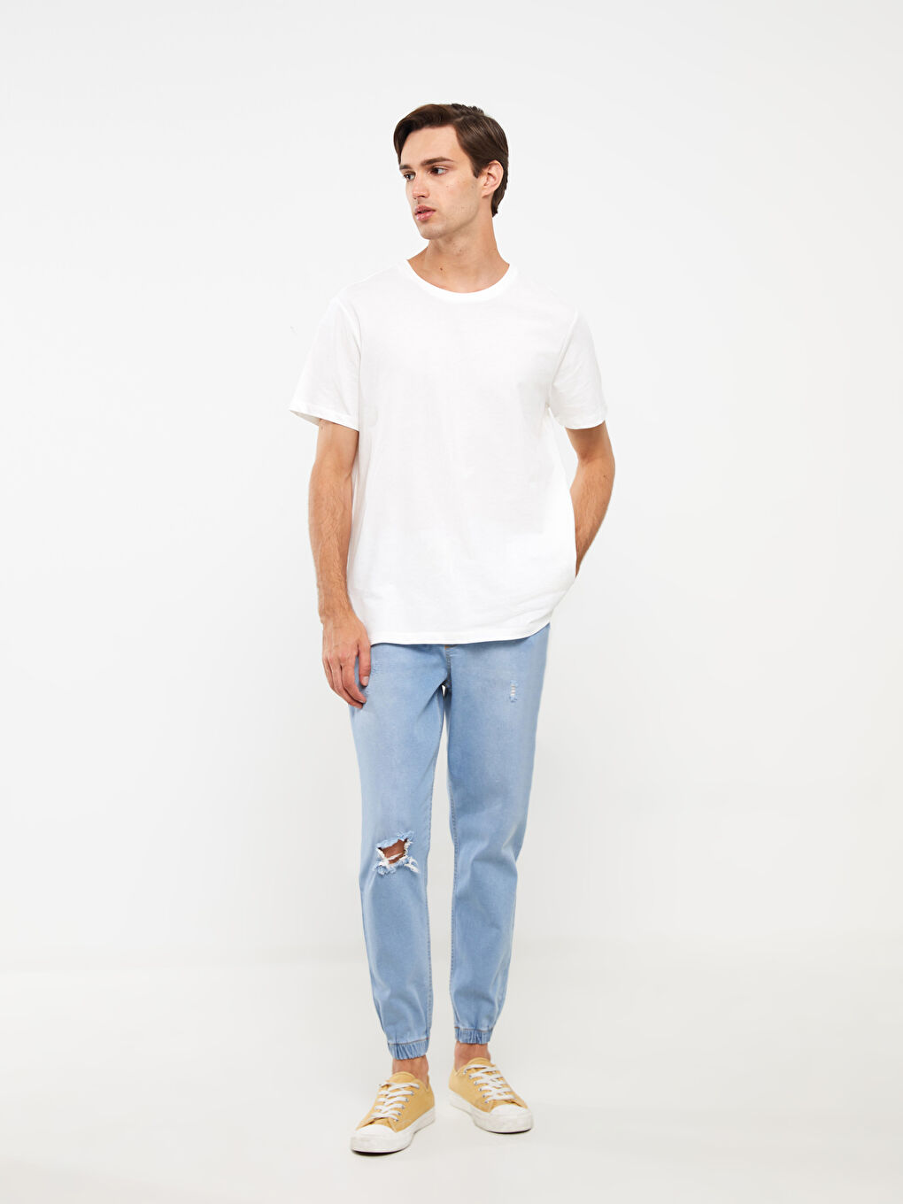 Beyaz Bisiklet Yaka Kısa Kollu Erkek Tişört-2