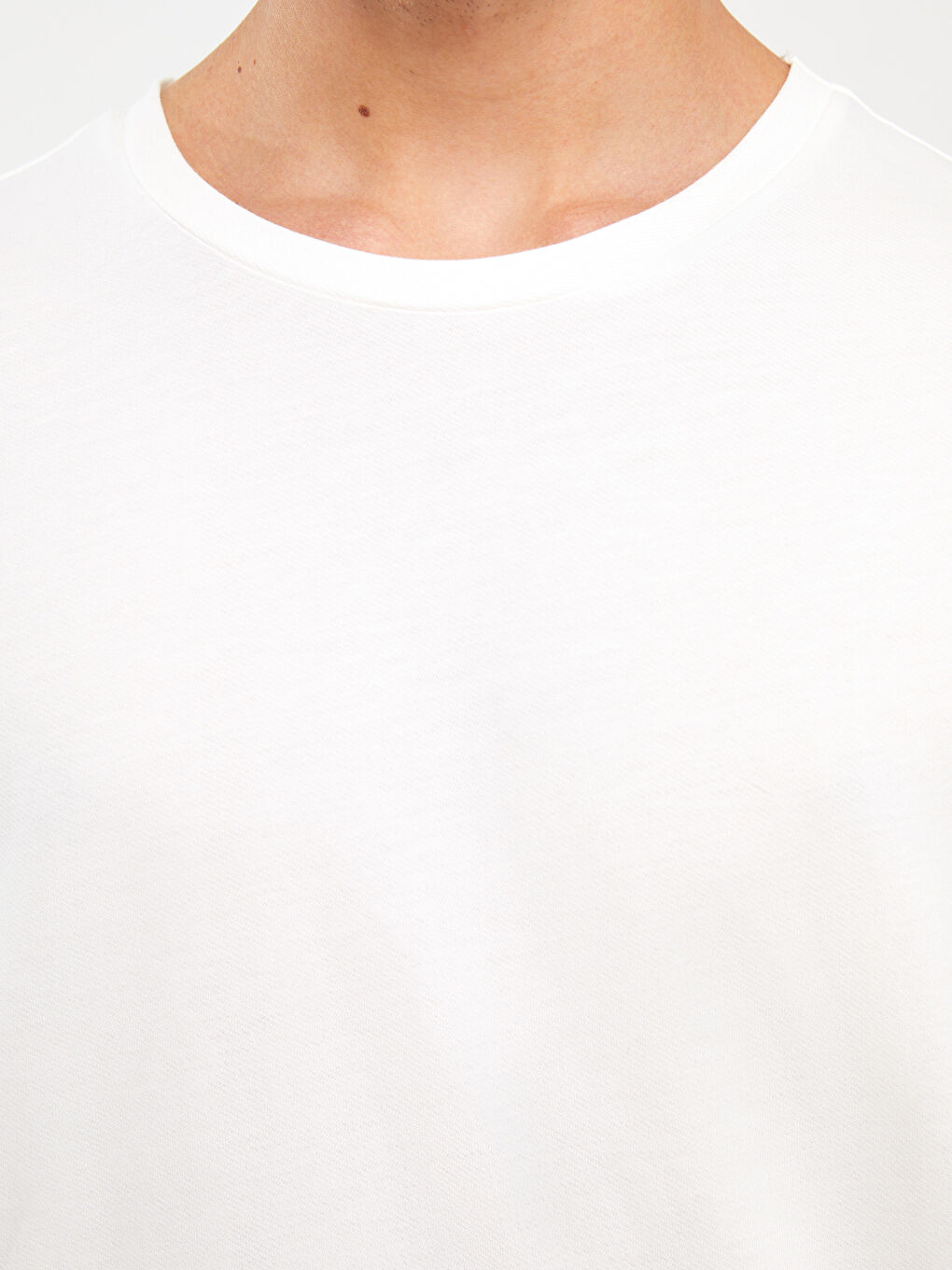 Beyaz Bisiklet Yaka Kısa Kollu Erkek Tişört-3