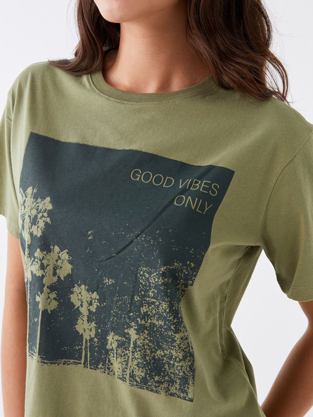 Yeşil Bisiklet Yaka Baskılı Kısa Kollu Kadın Tişört-3