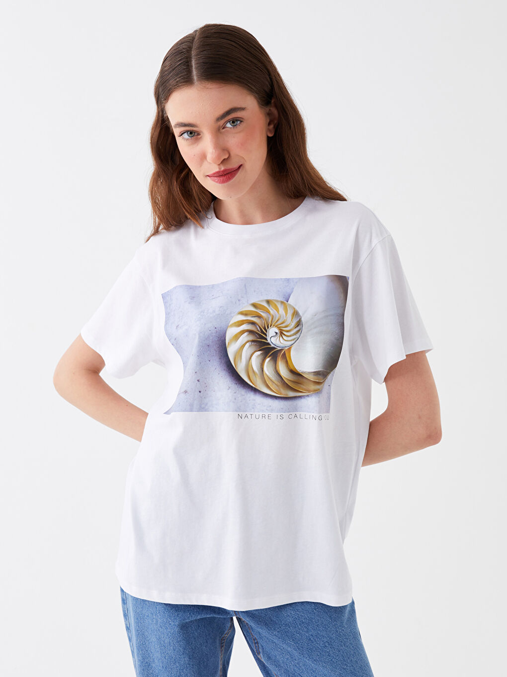 Beyaz Bisiklet Yaka Baskılı Kısa Kollu Kadın Tişört