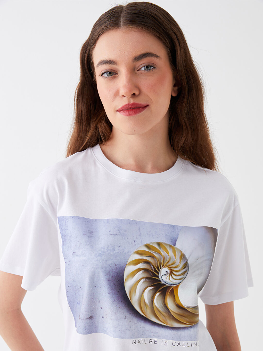 Beyaz Bisiklet Yaka Baskılı Kısa Kollu Kadın Tişört-1