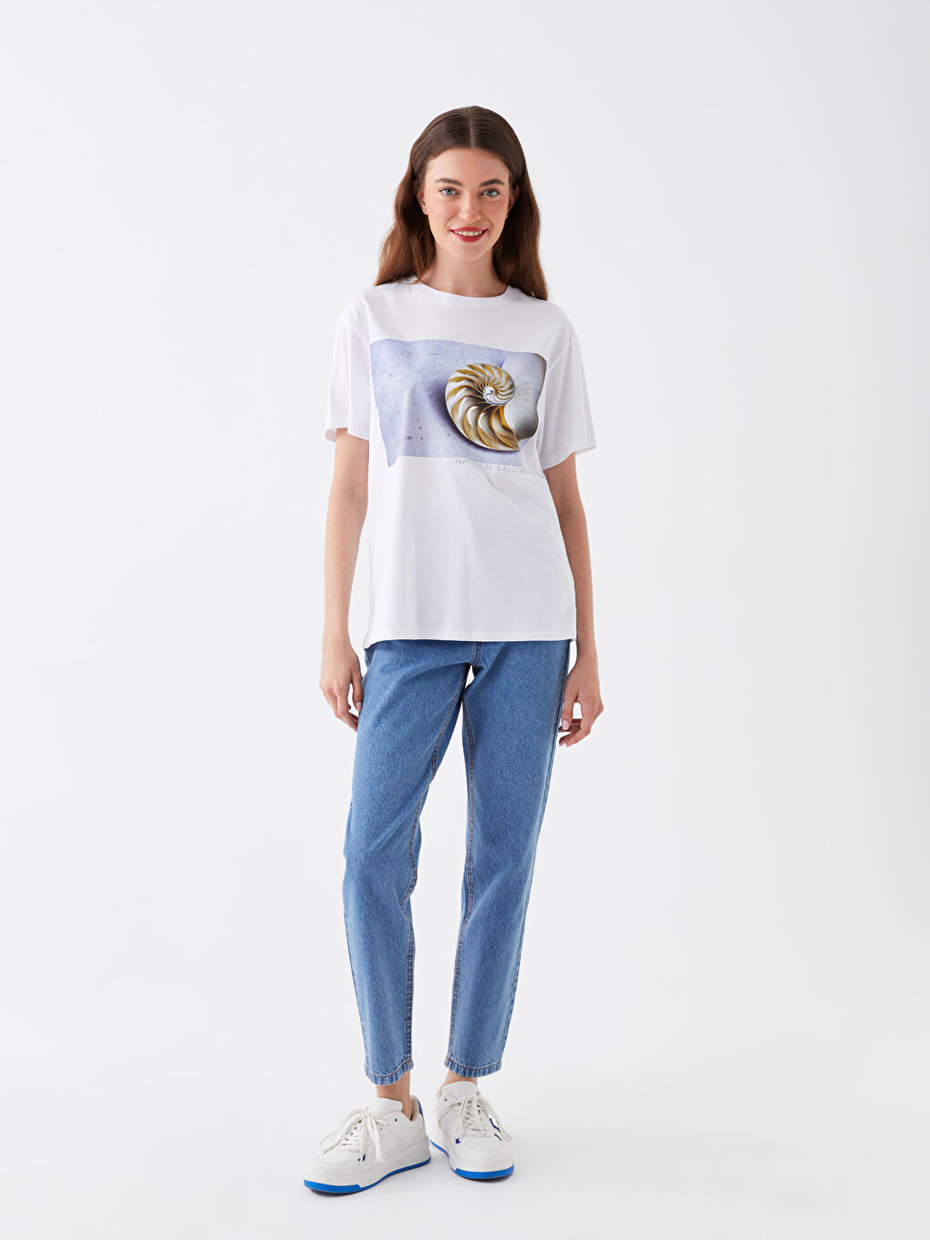 Beyaz Bisiklet Yaka Baskılı Kısa Kollu Kadın Tişört-2