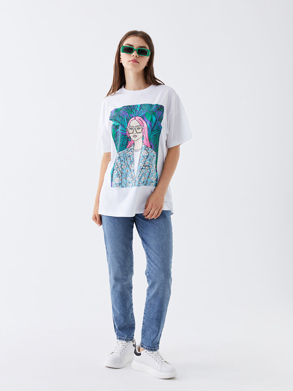 Beyaz Bisiklet Yaka Baskılı Kısa Kollu Oversize Kadın Tişört-2