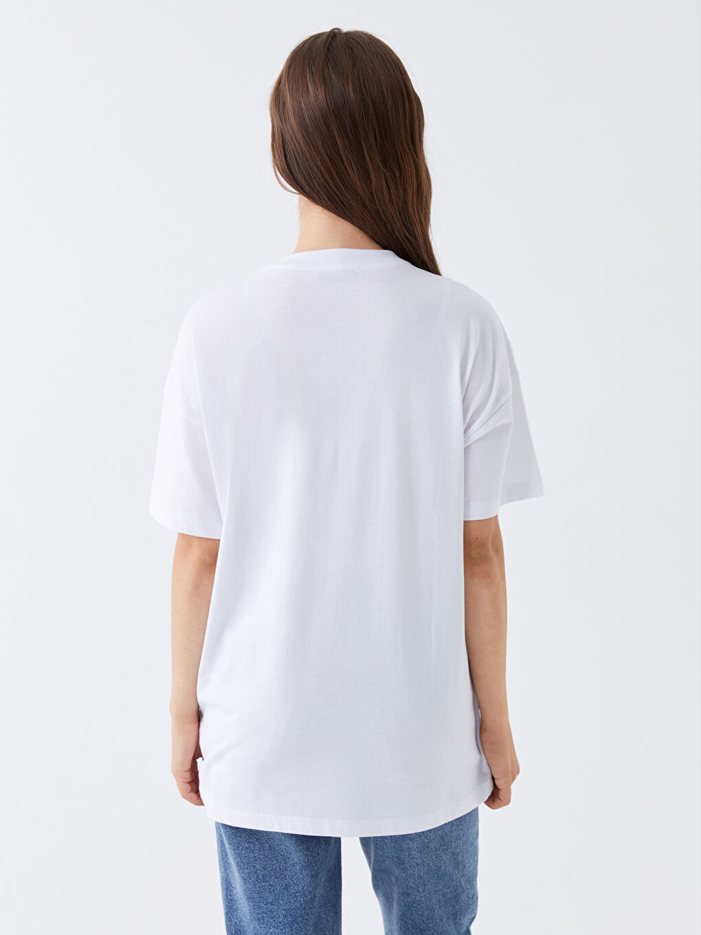 Beyaz Bisiklet Yaka Baskılı Kısa Kollu Oversize Kadın Tişört-4