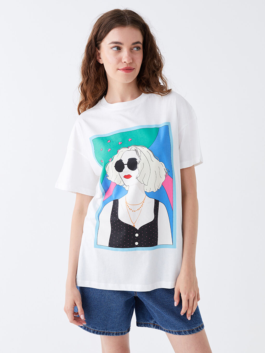 Ekru Bisiklet Yaka Baskılı Kısa Kollu Oversize Kadın Tişört