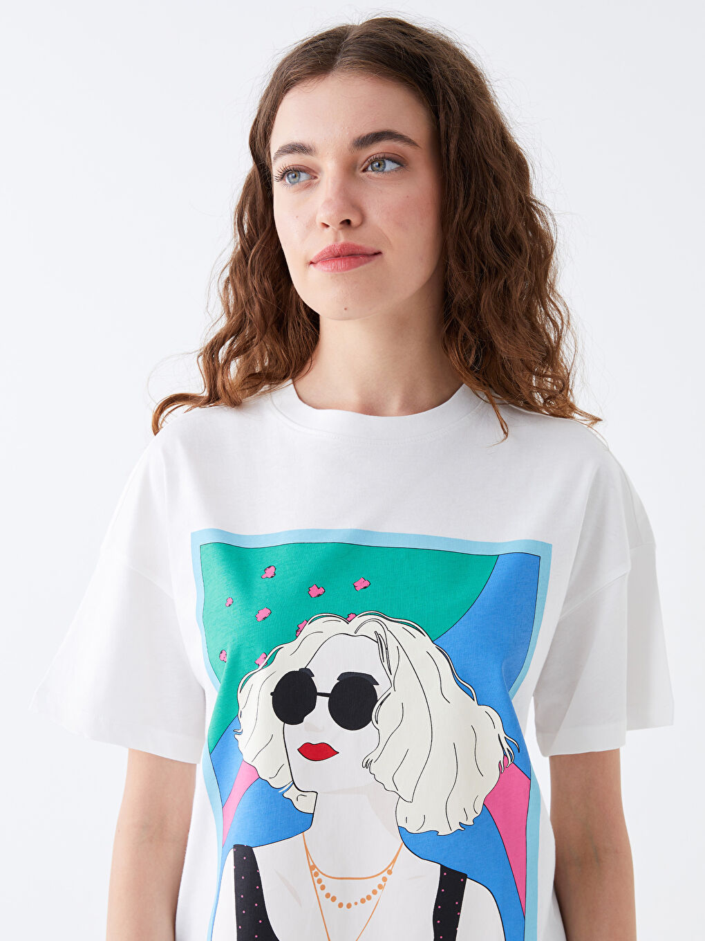 Ekru Bisiklet Yaka Baskılı Kısa Kollu Oversize Kadın Tişört-2