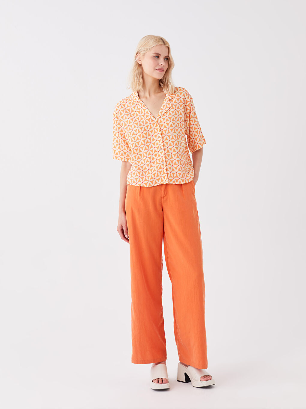 Chemise Pour Femmes En Popeline Imprimée À Manches Courtes Et Fermeture Boutonnée Sur Le Devant-2