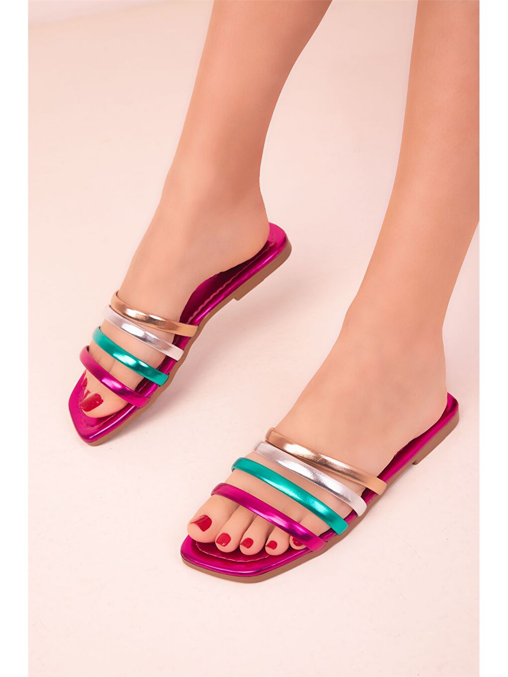 Fuşya Deri Görünümlü Kadın Terlik-2