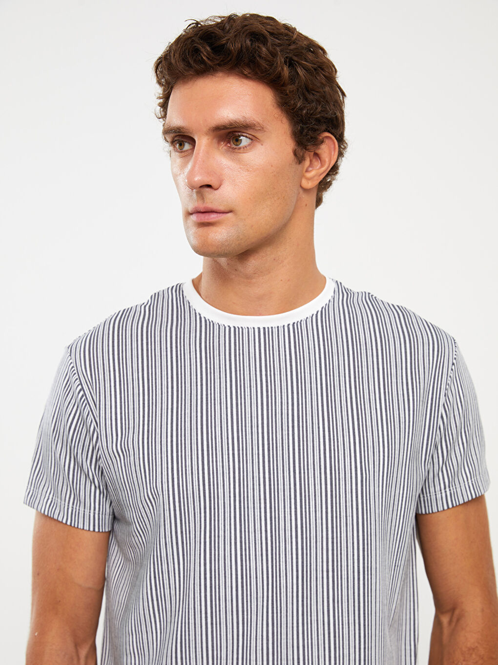 Bej Bisiklet Yaka Kısa Kollu Çizgili Erkek Tişört-1