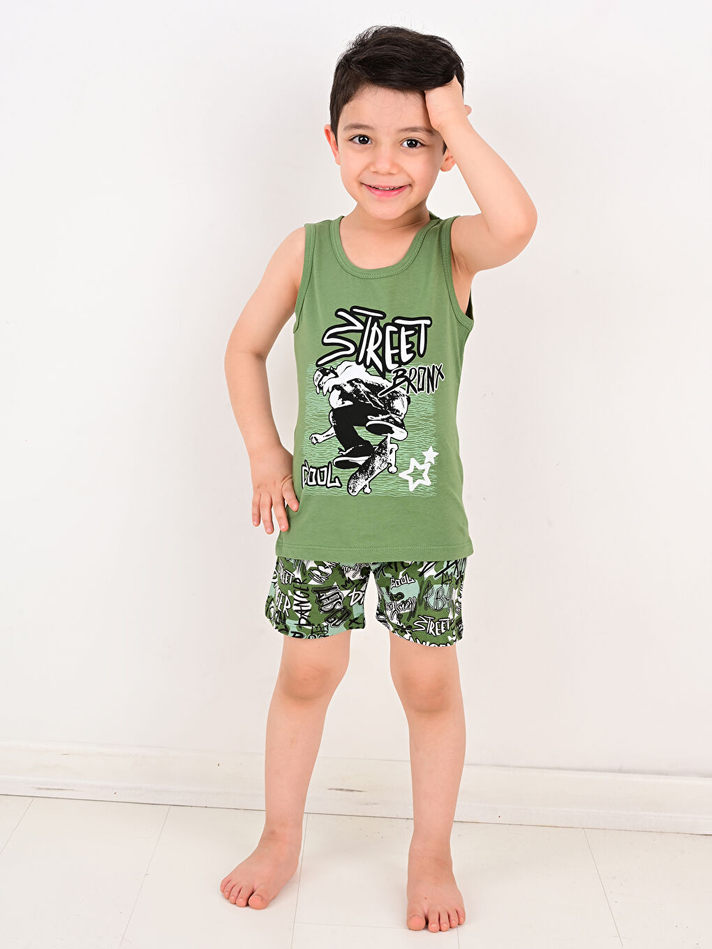 Yeşil Bisiklet Yaka Baskılı Erkek Çocuk Şortlu Pijama Takımı