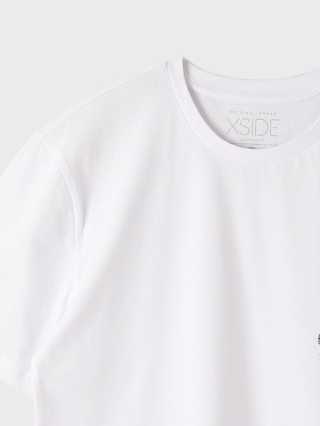 تيشيرت كم قصير مطبوع بياقة دائرية للرجال-1