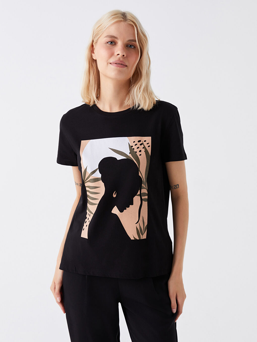 Siyah Bisiklet Yaka Baskılı Kısa Kollu Kadın Tişört